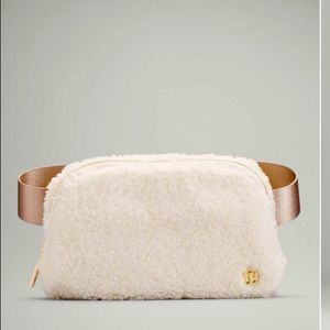 Lululemon Everywhere Belt Bag Fleece Light Ivory NWT